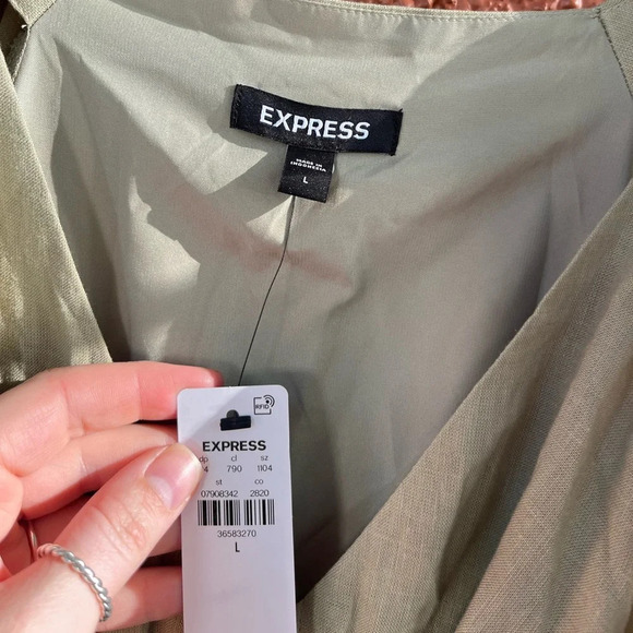 Express l NWT Linen-Blend Button Up Tie Waist Romper Elm Green Size Large - Picture 2 of 6
